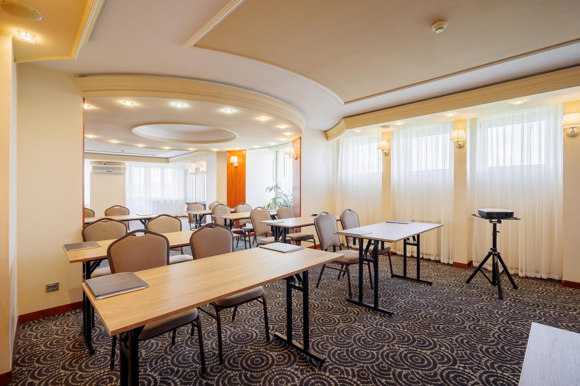 Hotel Cristal Park Tarnów Eksteriør bilde
