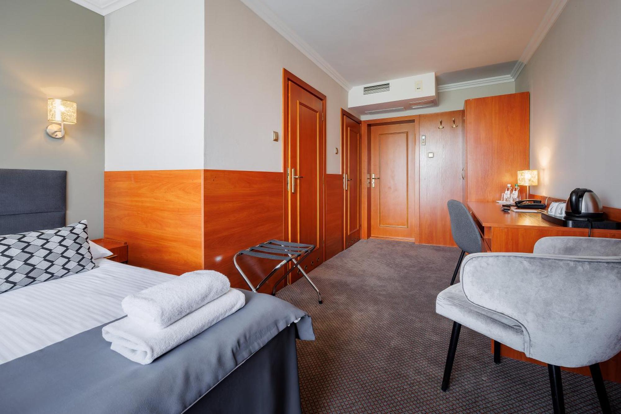 Hotel Cristal Park Tarnów Eksteriør bilde