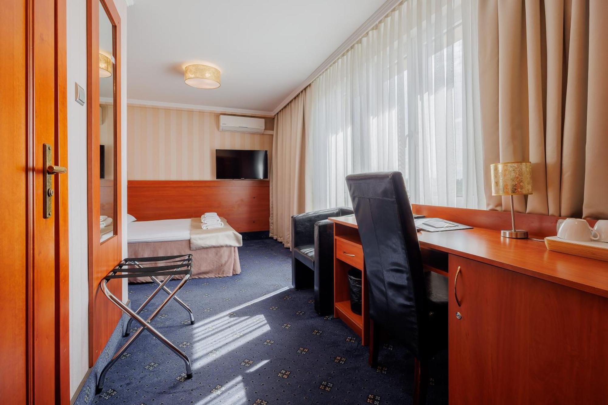 Hotel Cristal Park Tarnów Eksteriør bilde