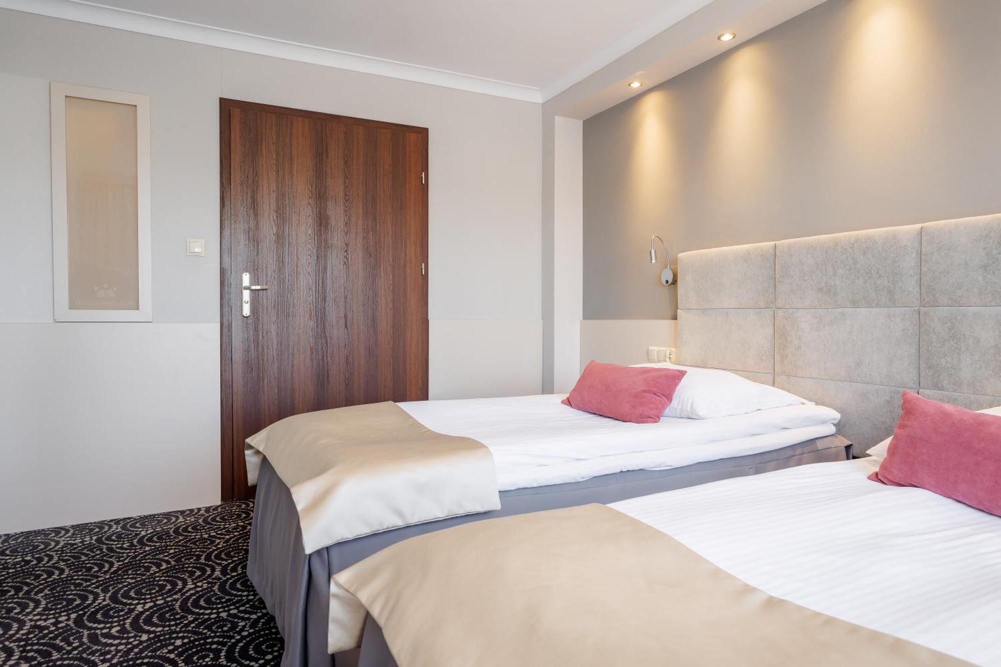Hotel Cristal Park Tarnów Eksteriør bilde