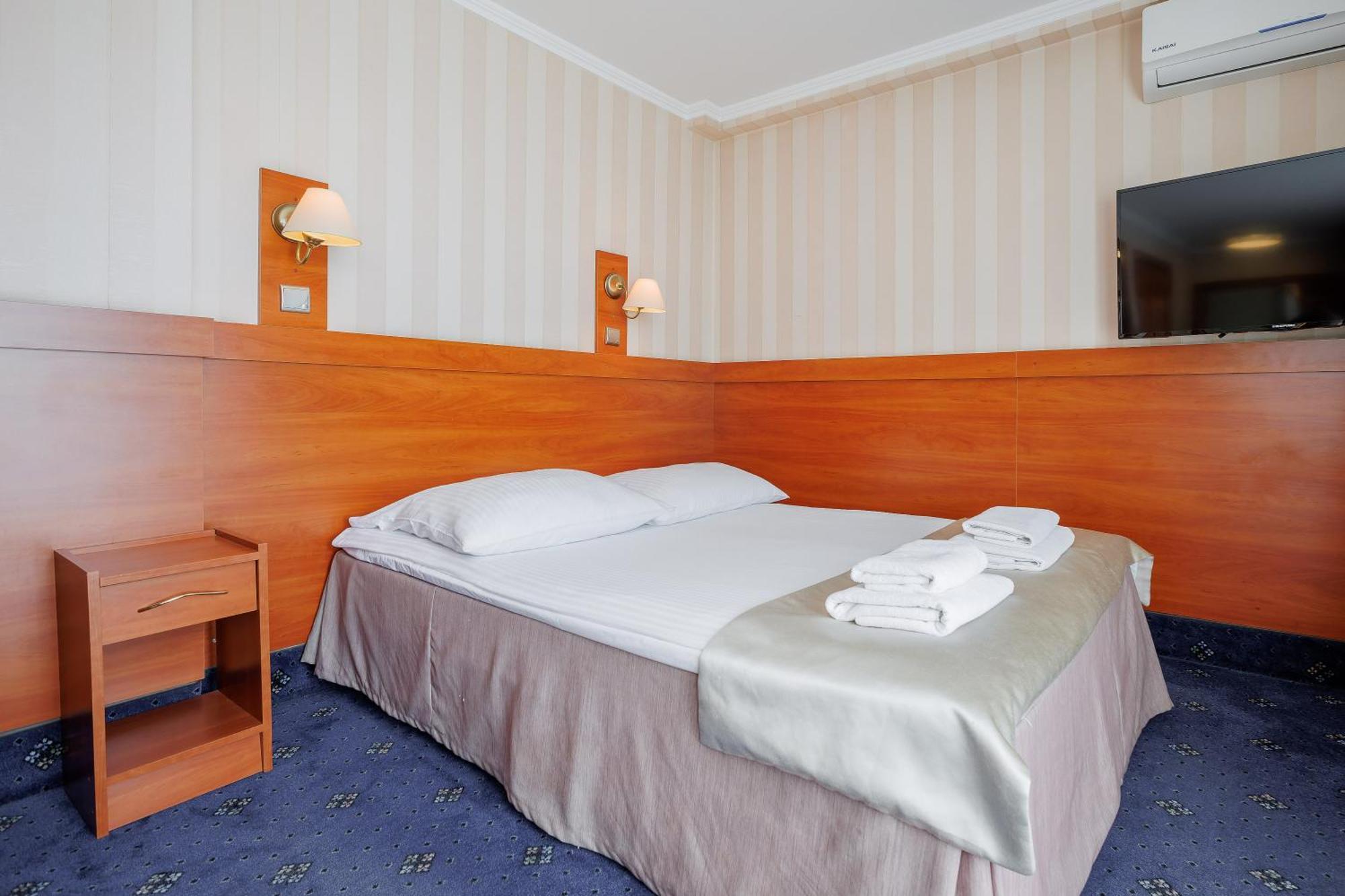 Hotel Cristal Park Tarnów Eksteriør bilde