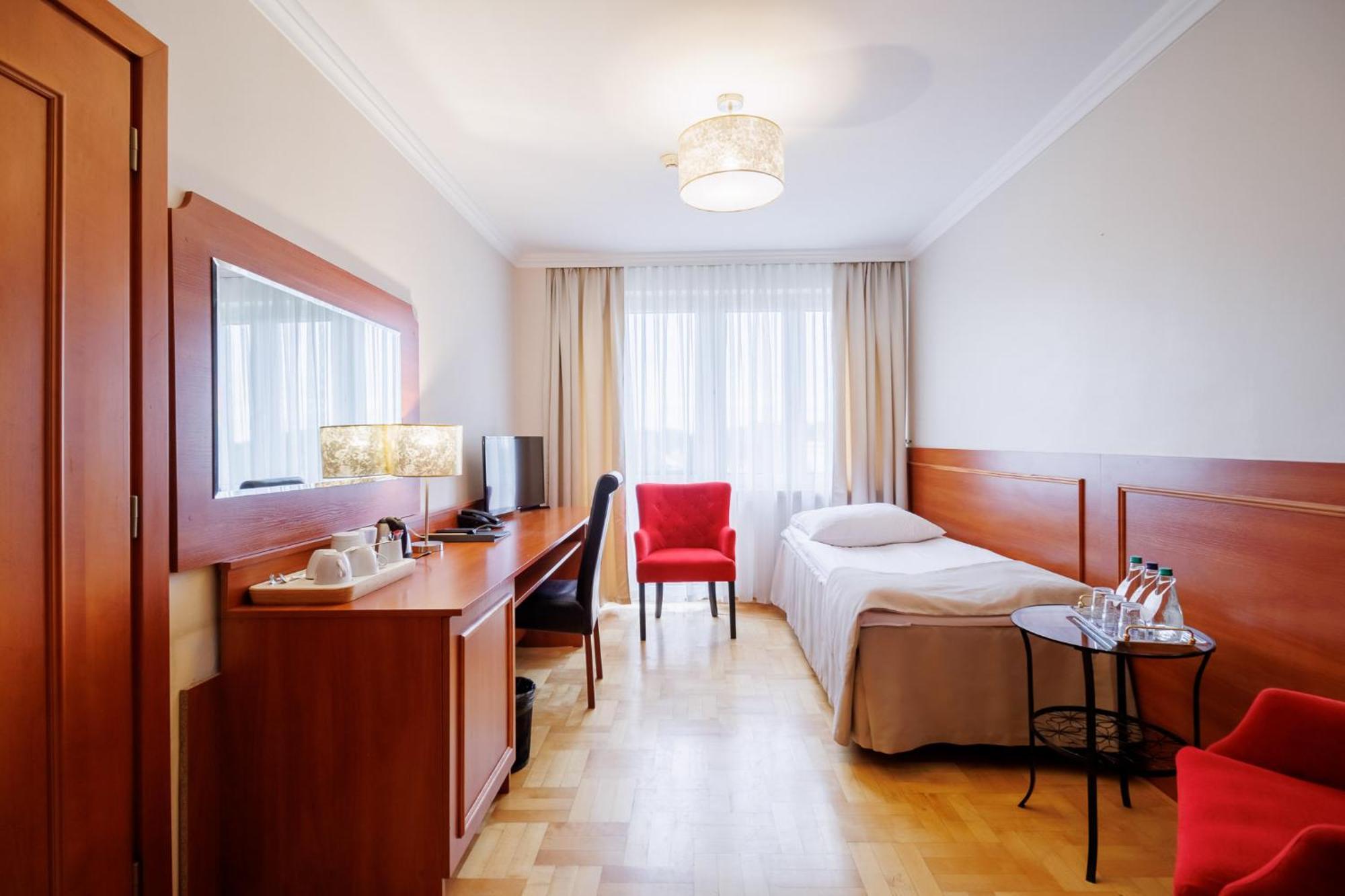Hotel Cristal Park Tarnów Eksteriør bilde