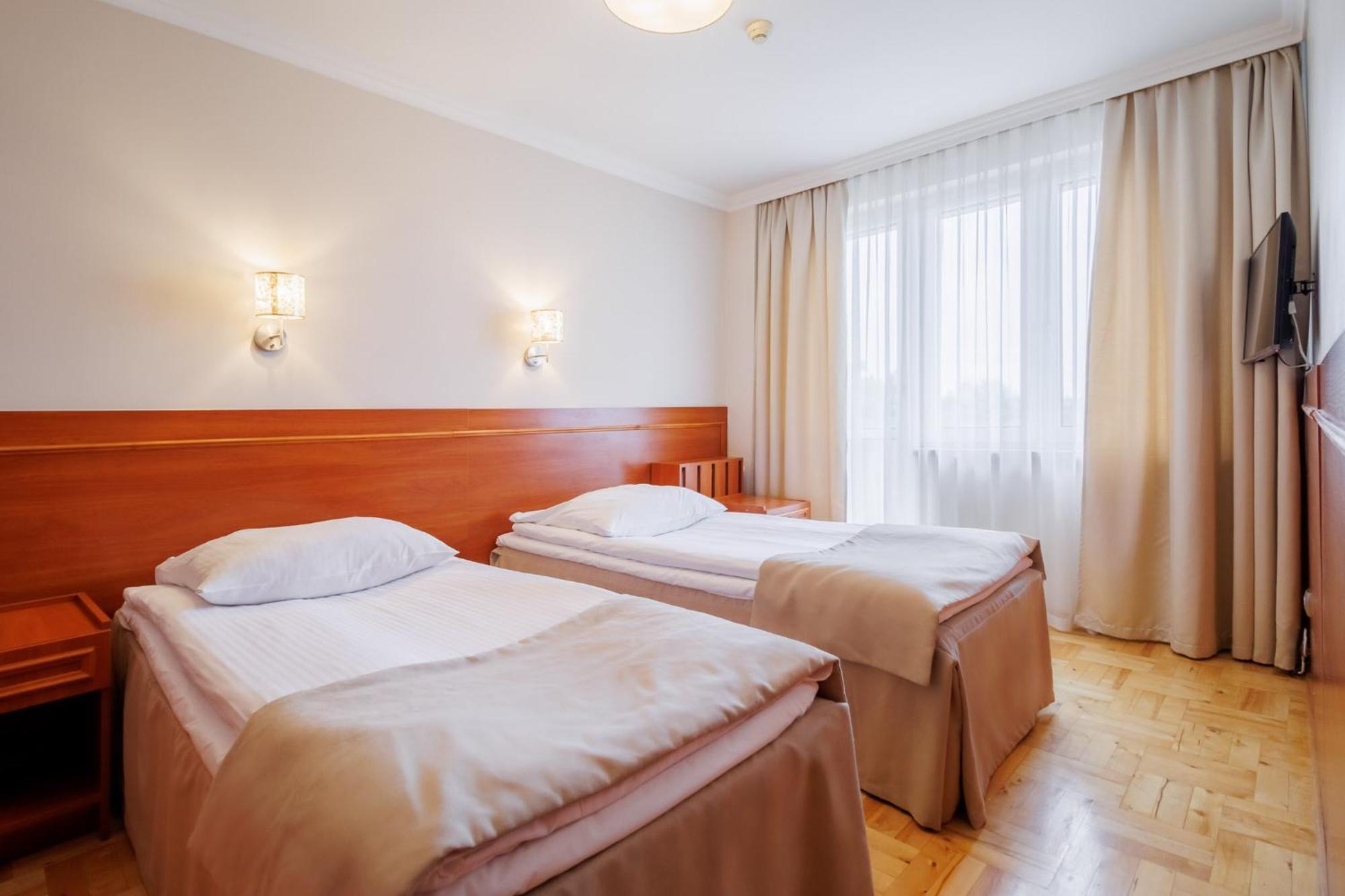 Hotel Cristal Park Tarnów Eksteriør bilde
