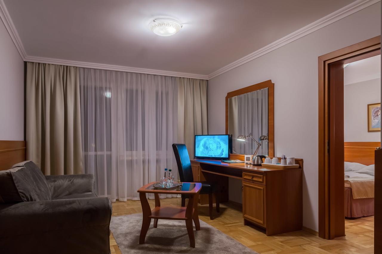 Hotel Cristal Park Tarnów Eksteriør bilde